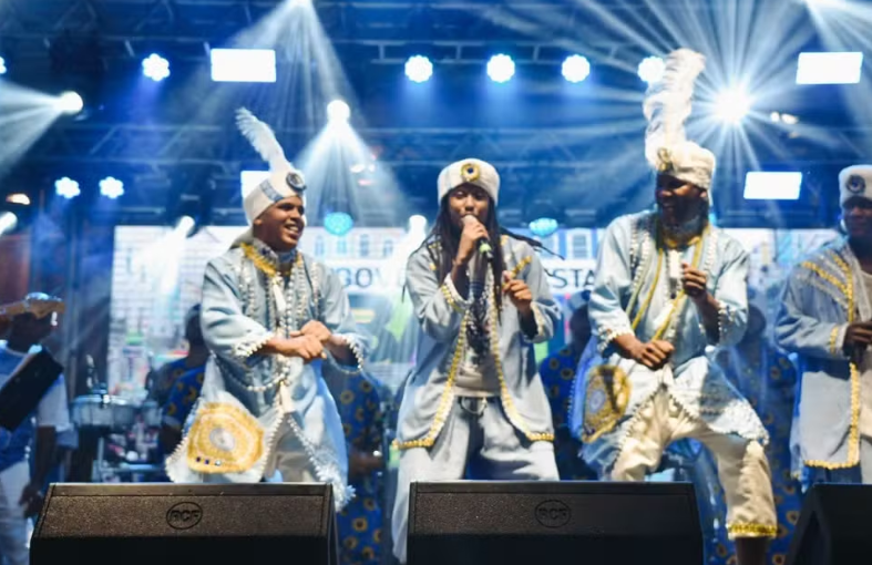  Afoxé Filhos de Gandhy se apresenta ao lado de Timbalada e Mariene de Castro em Salvador