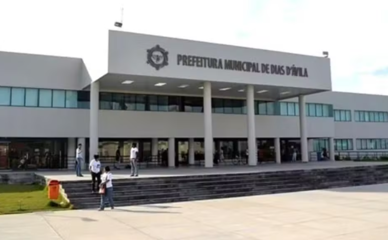  Prefeitura de Dias D’Ávila abre concurso para cargos de fiscal e auxiliar