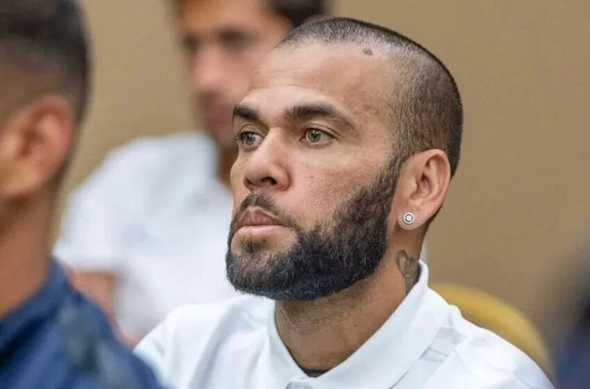  Daniel Alves não consegue pagar fiança e continua preso