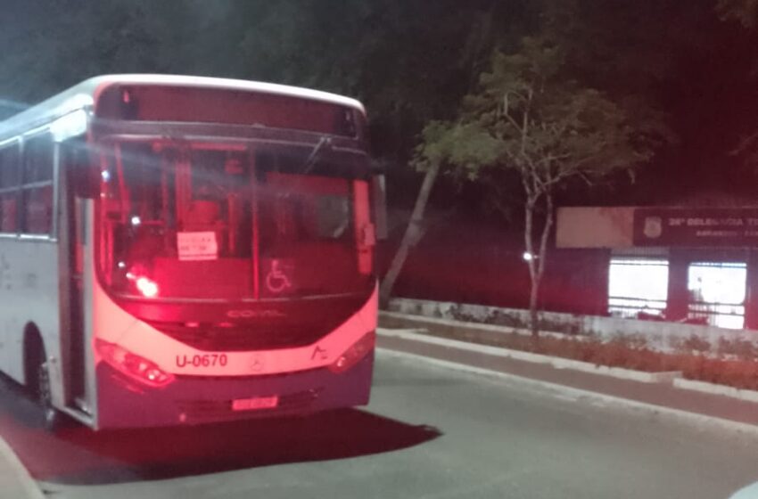  Ônibus é assaltado em Camaçari