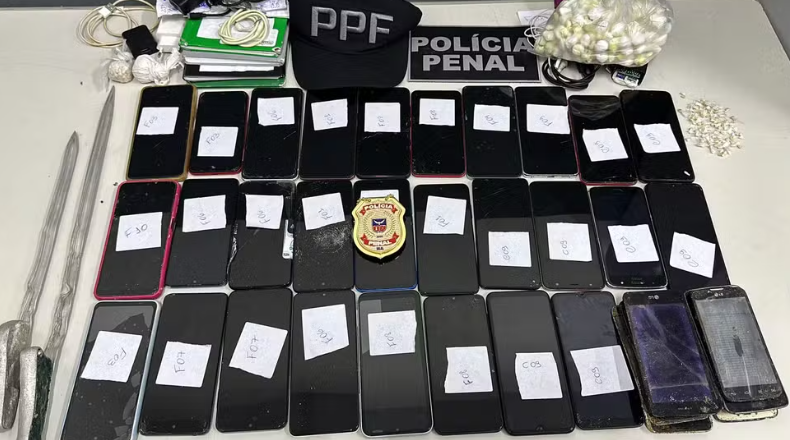  Policiais penais apreendem 31 celulares e drogas em penitenciária de Salvador