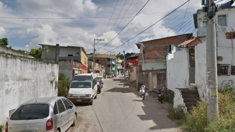  Jovem tem casa invadida e é morto na frente da família em Salvador