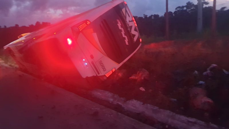  Acidente com ônibus turístico mata oitos pessoas e deixa 23 feridos na Bahia