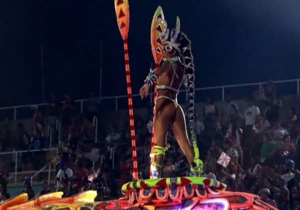  Escola de Samba Viradouro faz apresentação de encerramento das comemorações do aniversário de Salvador