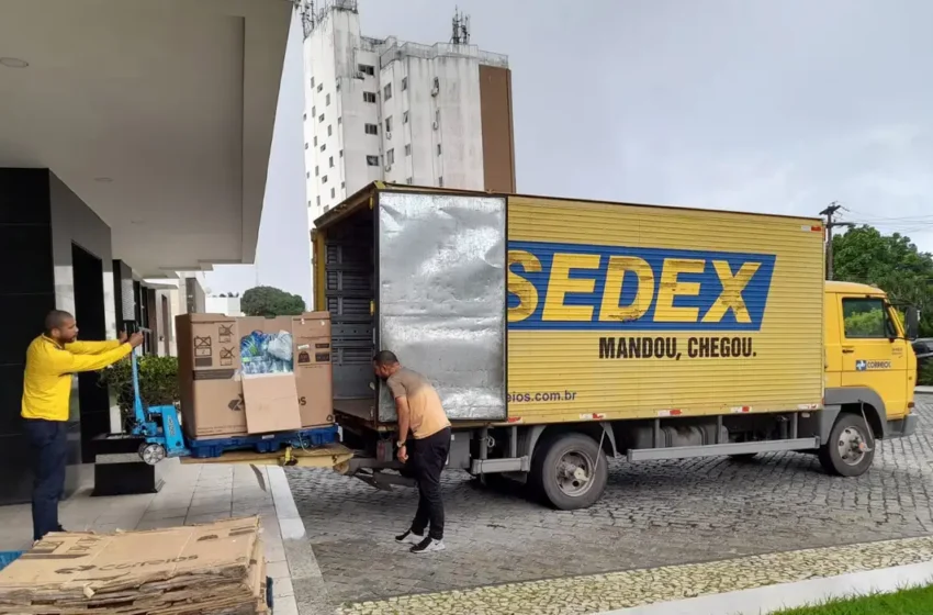  Correios suspendem recebimento de roupas doadas ao Rio Grande do Sul