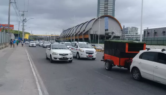  Perseguição termina com um motorista baleado na região do CAB em Salvador