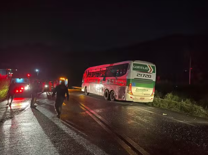  Acidente na BR-101 deixa quatro pessoas mortas