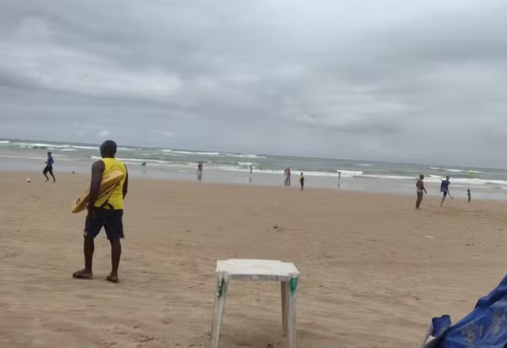  Adolescente morre afogado em praia de Salvador